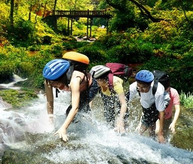 climbing up Gudong Waterfall